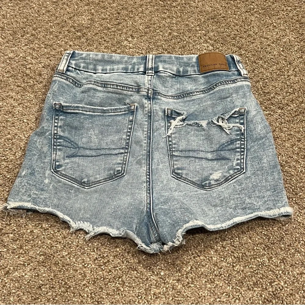 American Eagle Light Wash Distressed Curvy Hi-Rise Shortie Denim Shorts - Size 4 - Picture 4 of 5